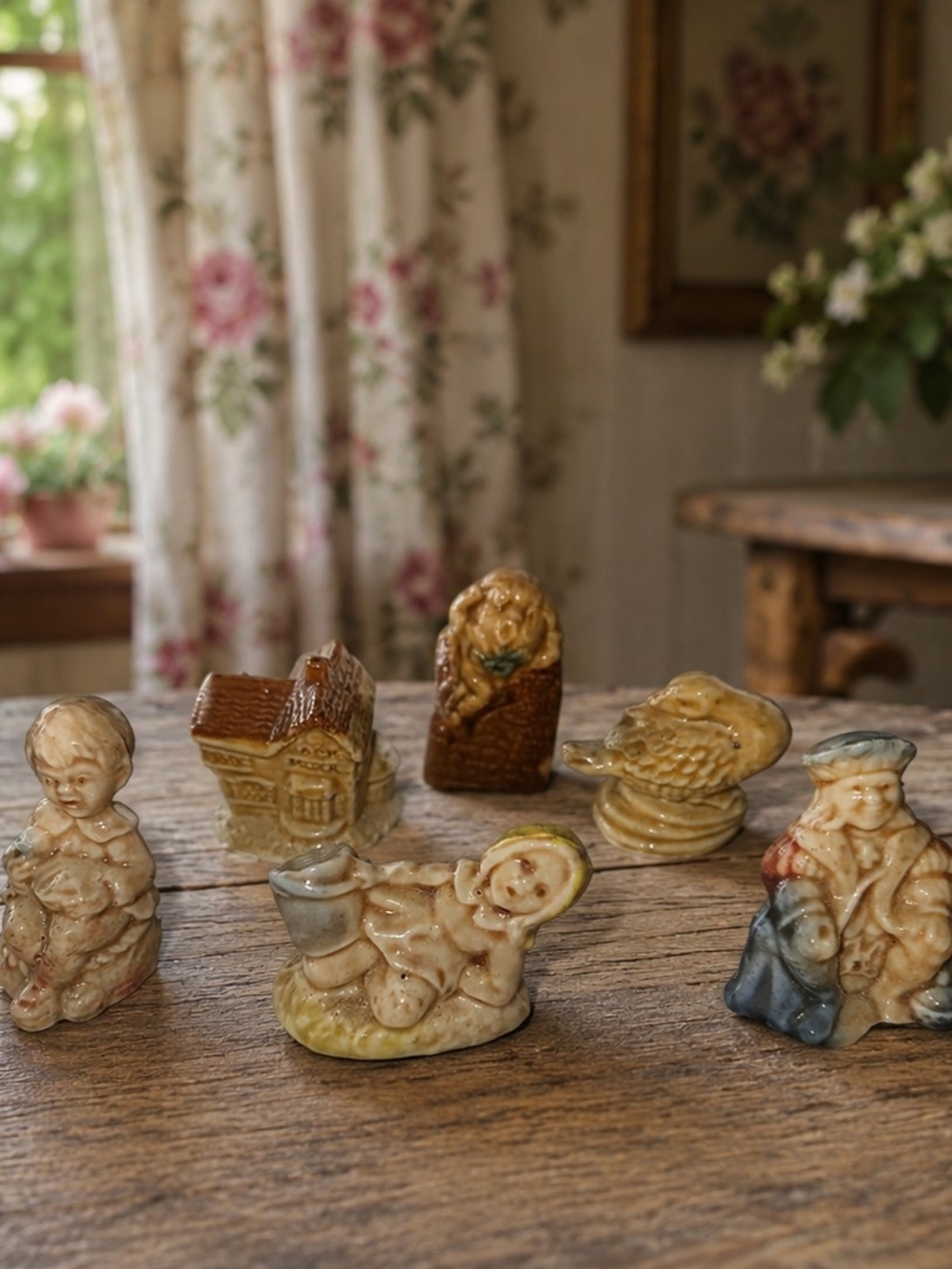Vintage Wade England Red Rose Tea Nursery Rhyme Figurines Lot of 6 Whimsies Mini